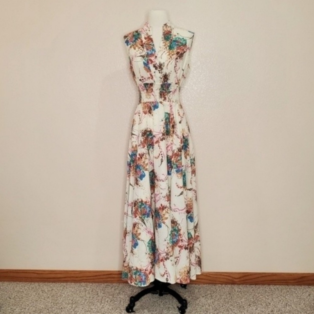 Vintage Fit and Flare Sleeveless Floral Maxi Dress